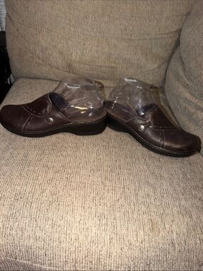 Women’s Clark’s Brown Leather Slip-On Clog size 7